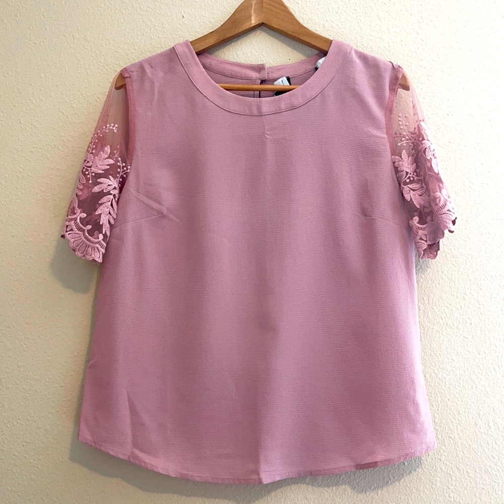 LULU’s lace top